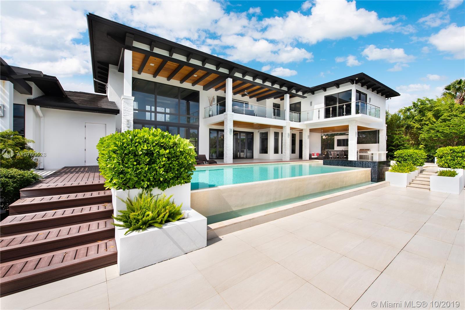 HOLLYWOOD GOLF ESTATES SE - Residential