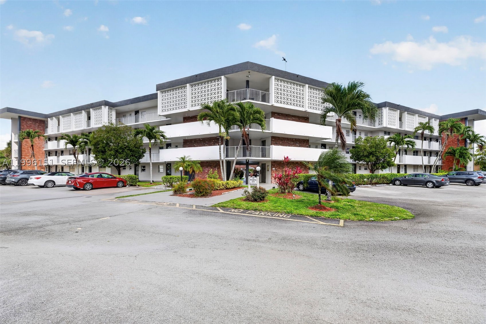 LAUDERDALE OAKS CONDO XII - Residential