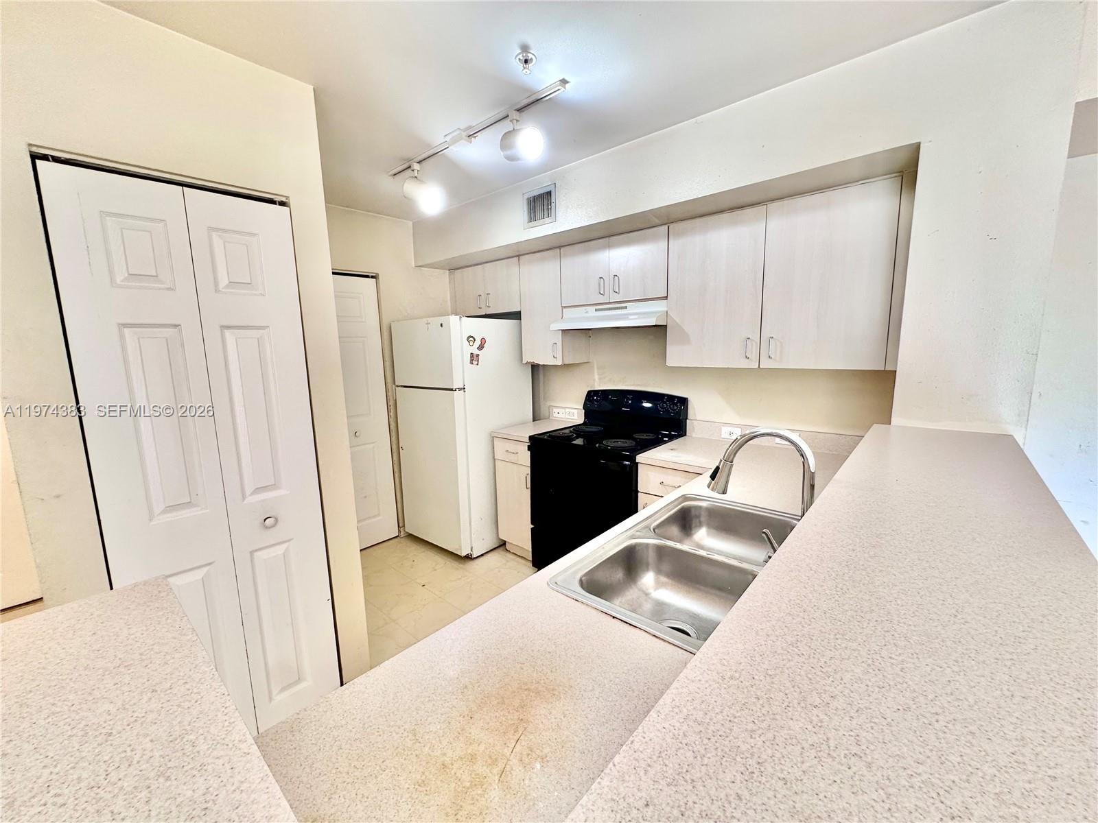 DEVONAIRE CONDO AT PEMBRO - Residential