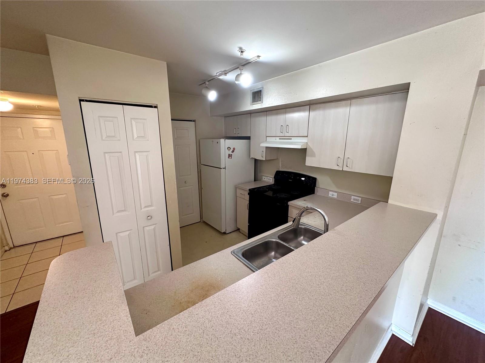 DEVONAIRE CONDO AT PEMBRO - Residential