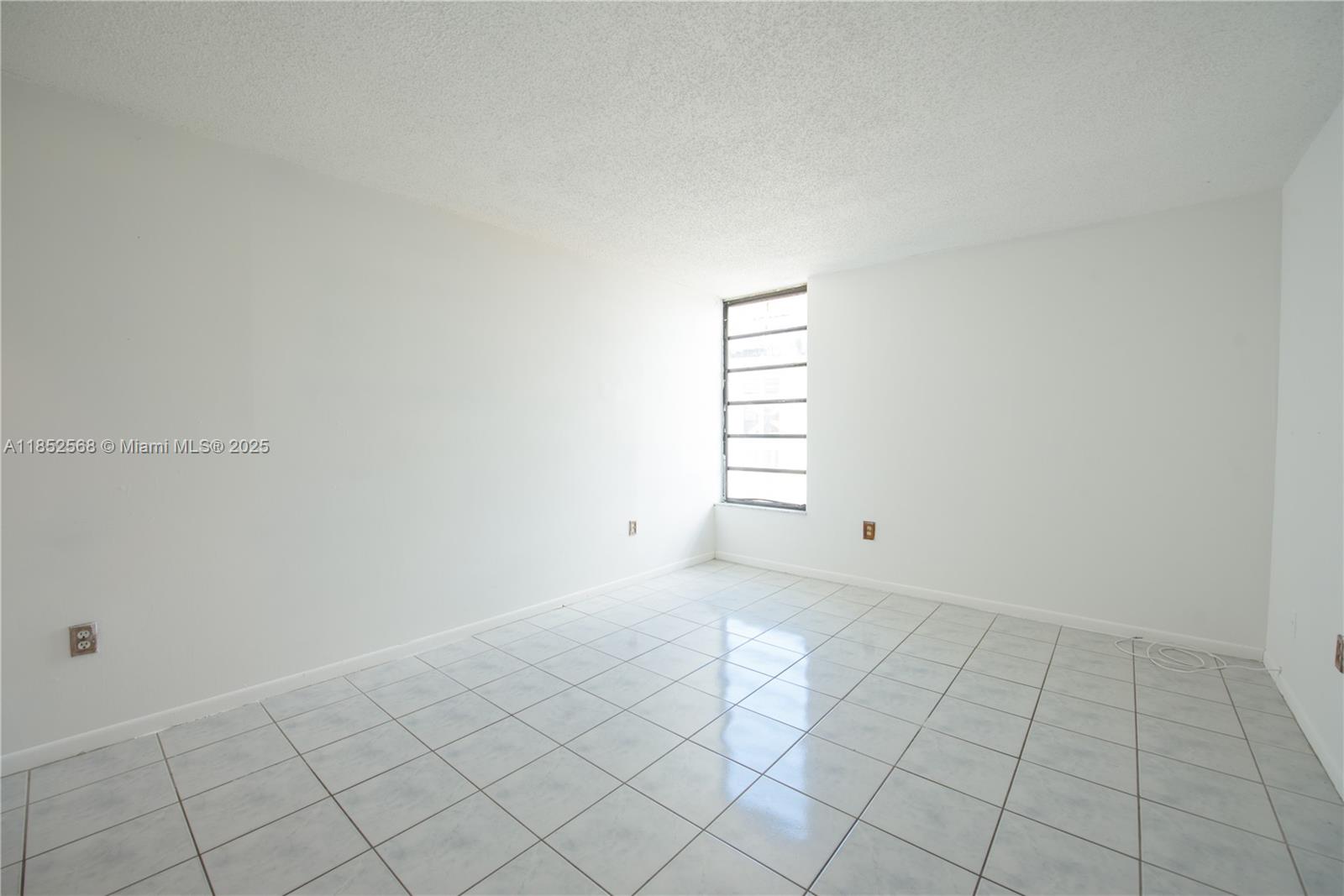 GOLFVIEW CL FONTAINBL PK - Residential