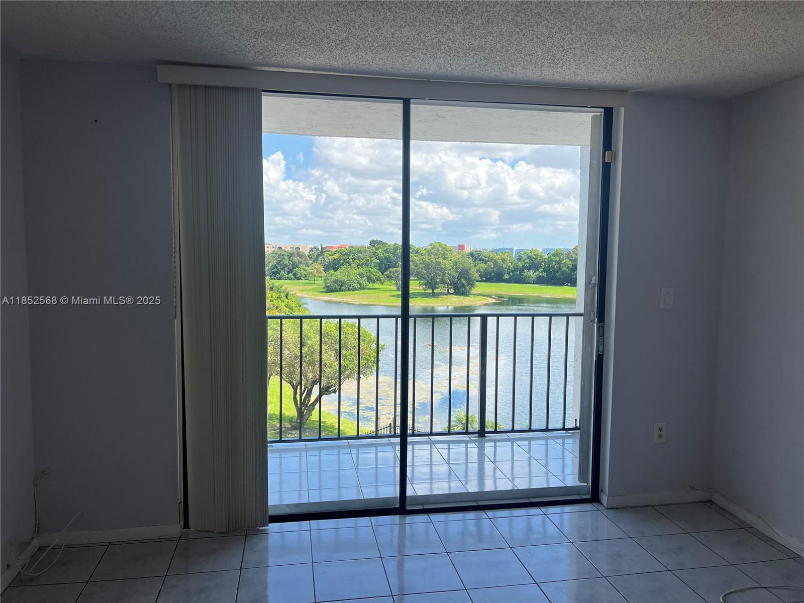 GOLFVIEW CL FONTAINBL PK - Residential