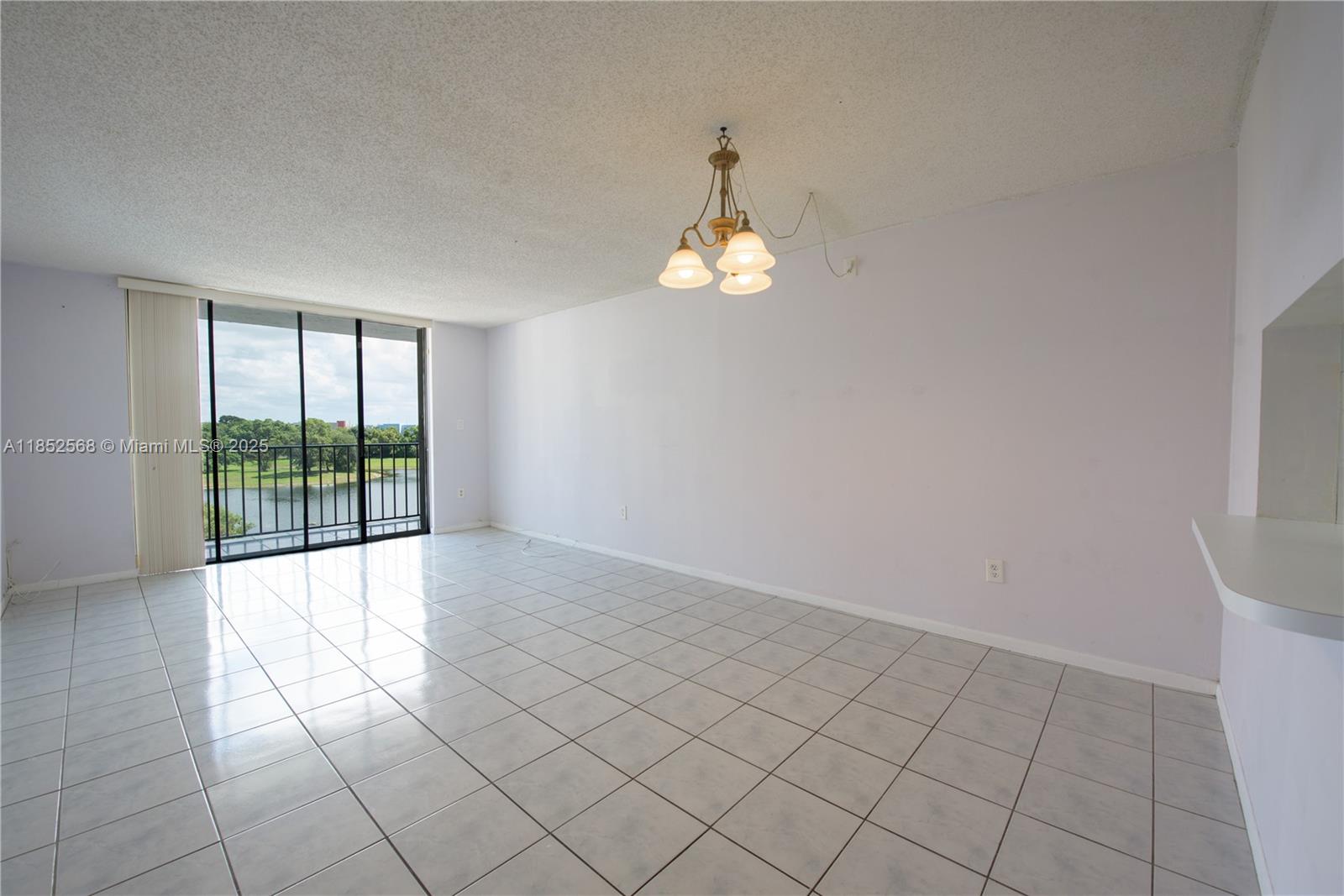 GOLFVIEW CL FONTAINBL PK - Residential