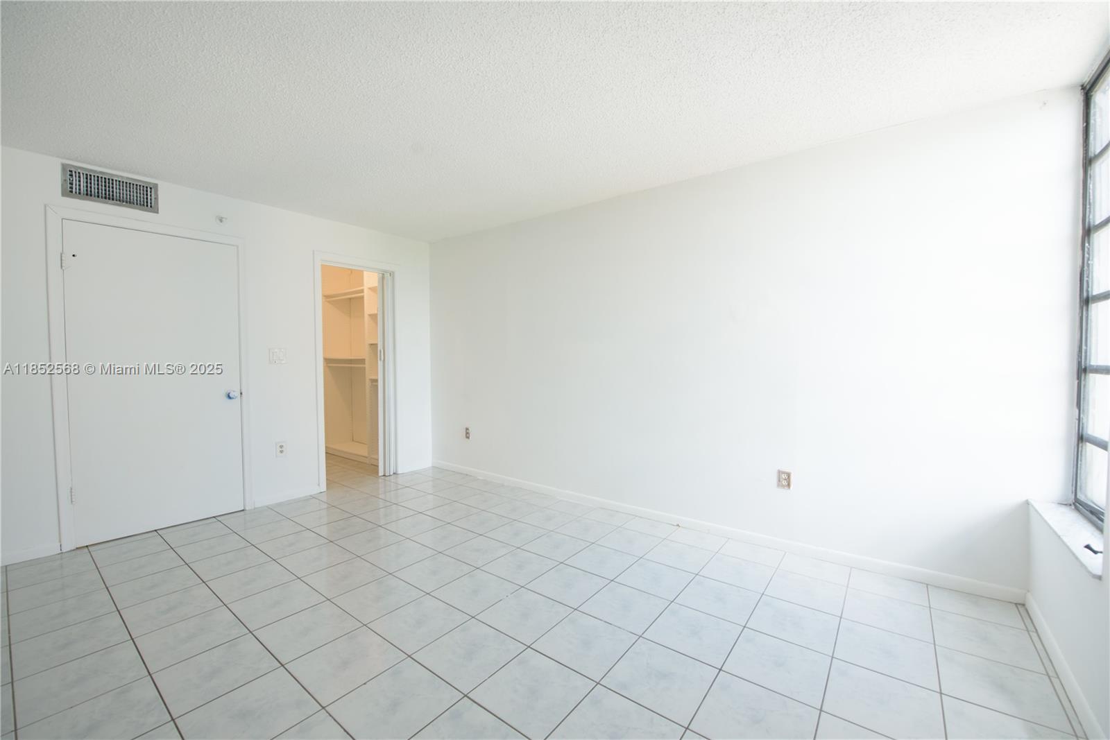 GOLFVIEW CL FONTAINBL PK - Residential