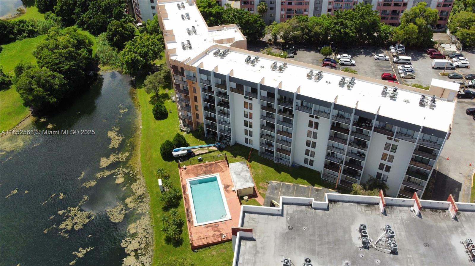 GOLFVIEW CL FONTAINBL PK - Residential