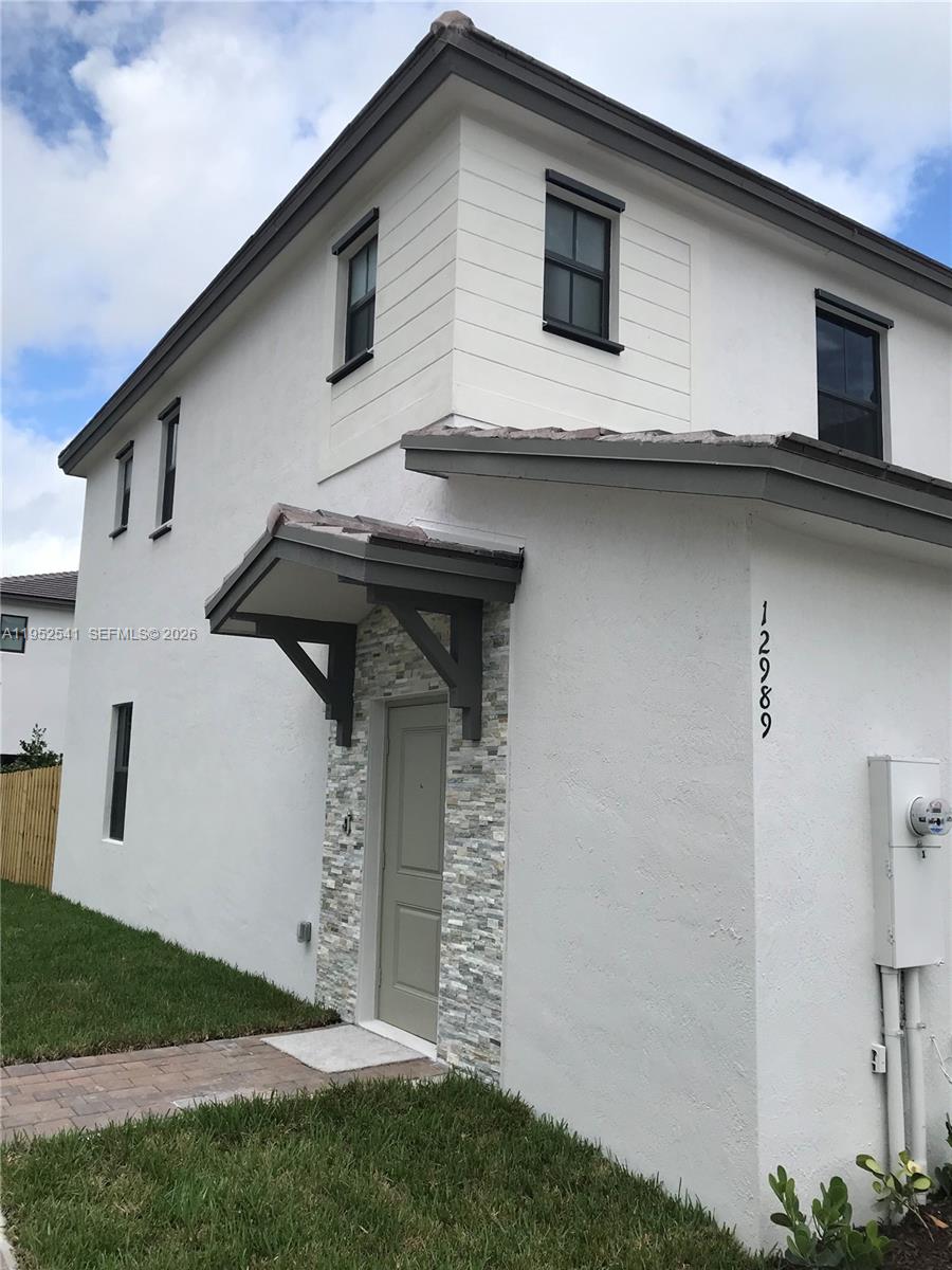 Beautiful CORNER UNIT Siena Reserve! This 2-story villa 3 deb/3bath offers the convenience of 1 Bedroom and 1 full bathroom on the first floor, along with an open concept kitchen with stainless steel appliances, living/dining room, and a nice patio to enjoy with family and friends. On the second floor, there are 2 bedrooms and 2 full bathrooms, and a laundry room. The unit comes with 2 parking spaces right in front of the unit. Washer and dryer and all brand new blinds. Tenant Occupied until 08/2026 $2600