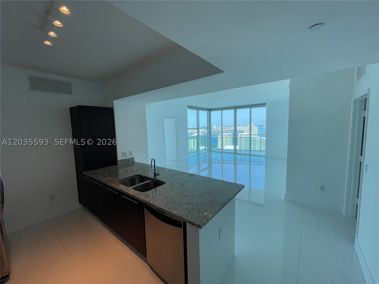 THE PLAZA 851 BRICKELL CO - Residential Lease