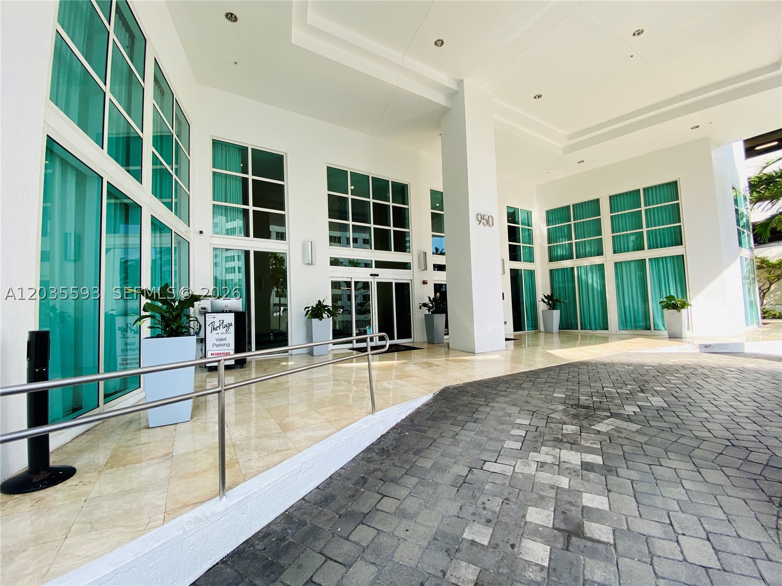 THE PLAZA 851 BRICKELL CO - Residential Lease