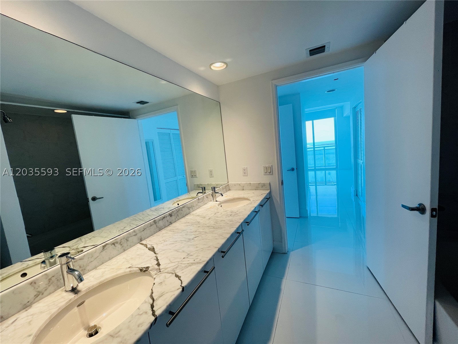 THE PLAZA 851 BRICKELL CO - Residential Lease