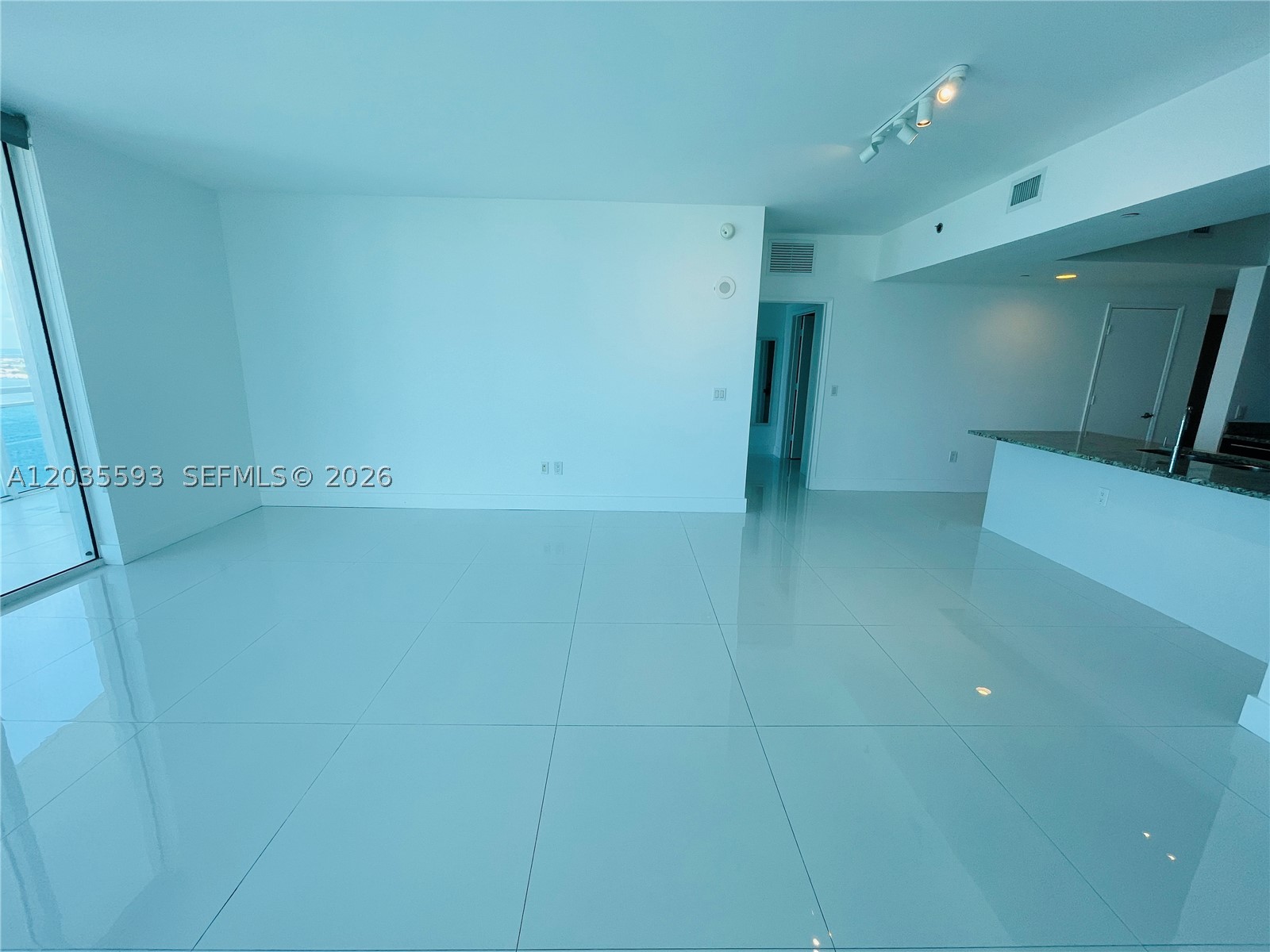THE PLAZA 851 BRICKELL CO - Residential Lease