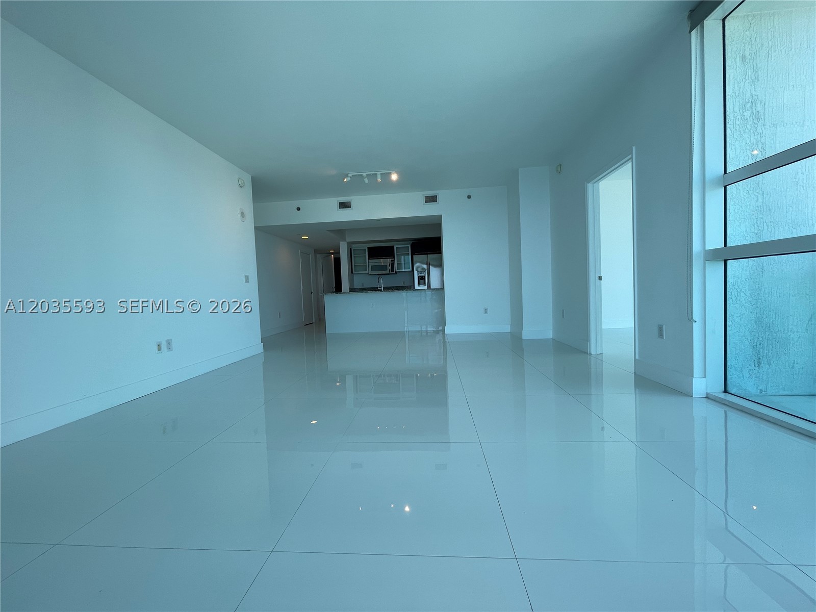 THE PLAZA 851 BRICKELL CO - Residential Lease