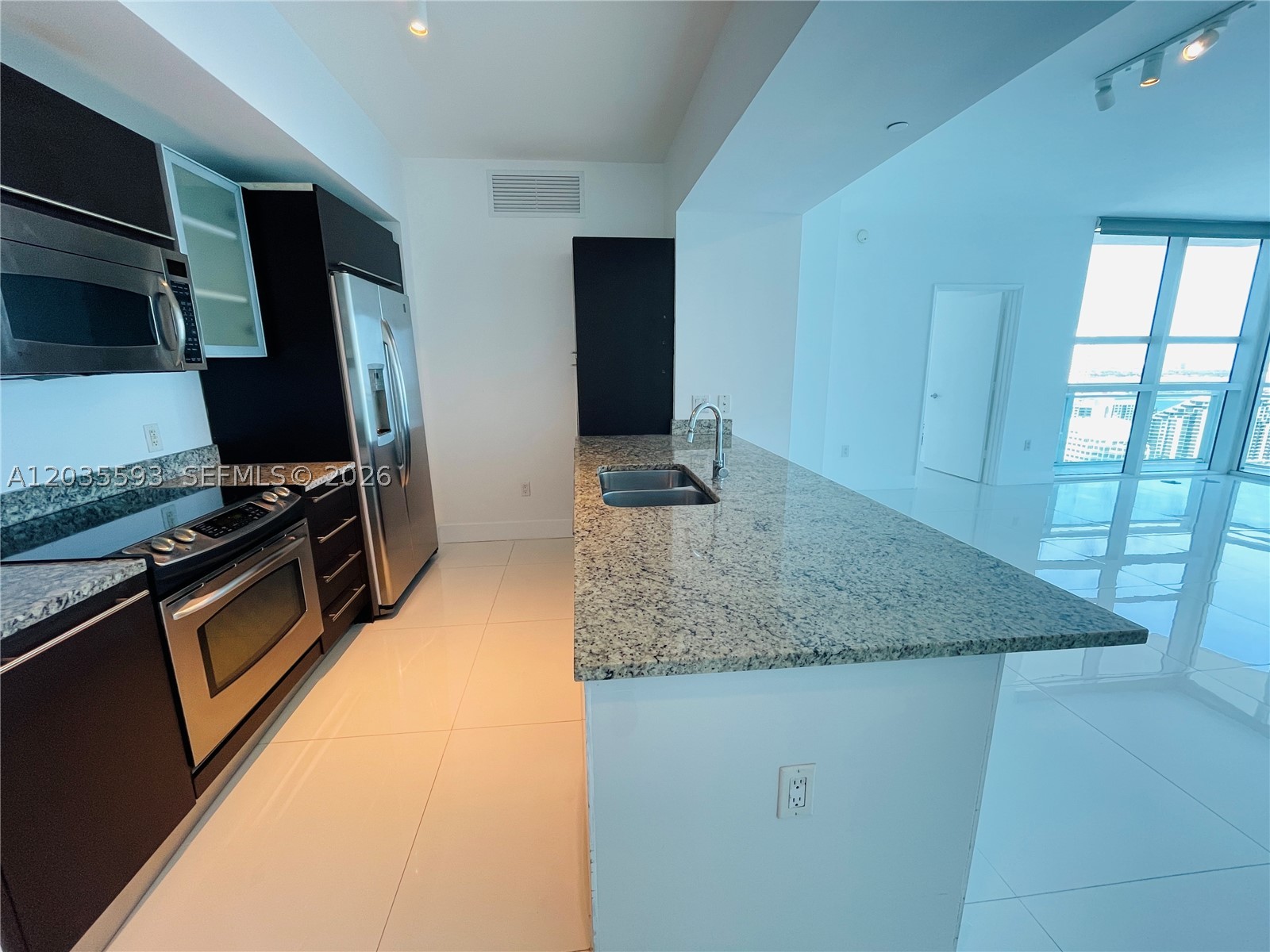 THE PLAZA 851 BRICKELL CO - Residential Lease
