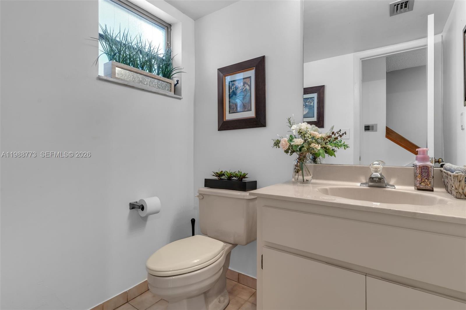 KINGS COURT WEST - Residential