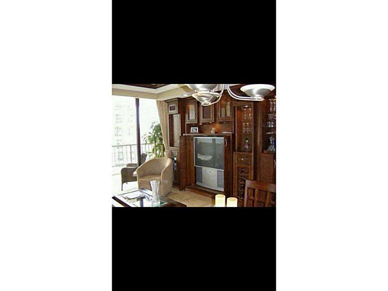 VILLA REGINA CONDO - Residential Lease