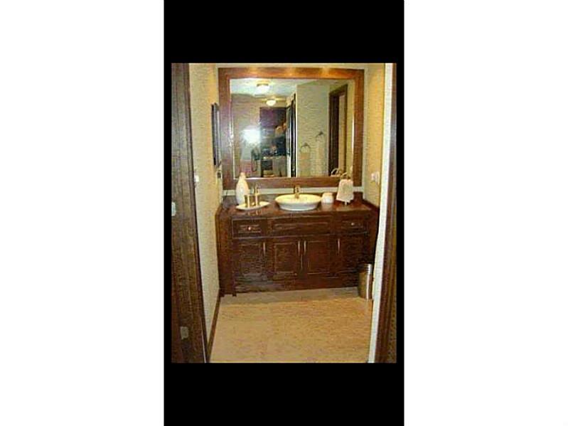 VILLA REGINA CONDO - Residential Lease