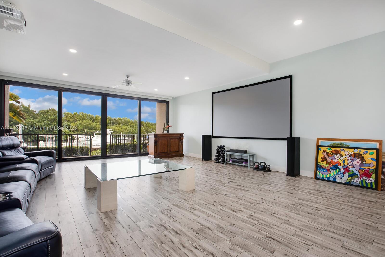 ROYAL HARBOUR YACHT CLUB - Residential