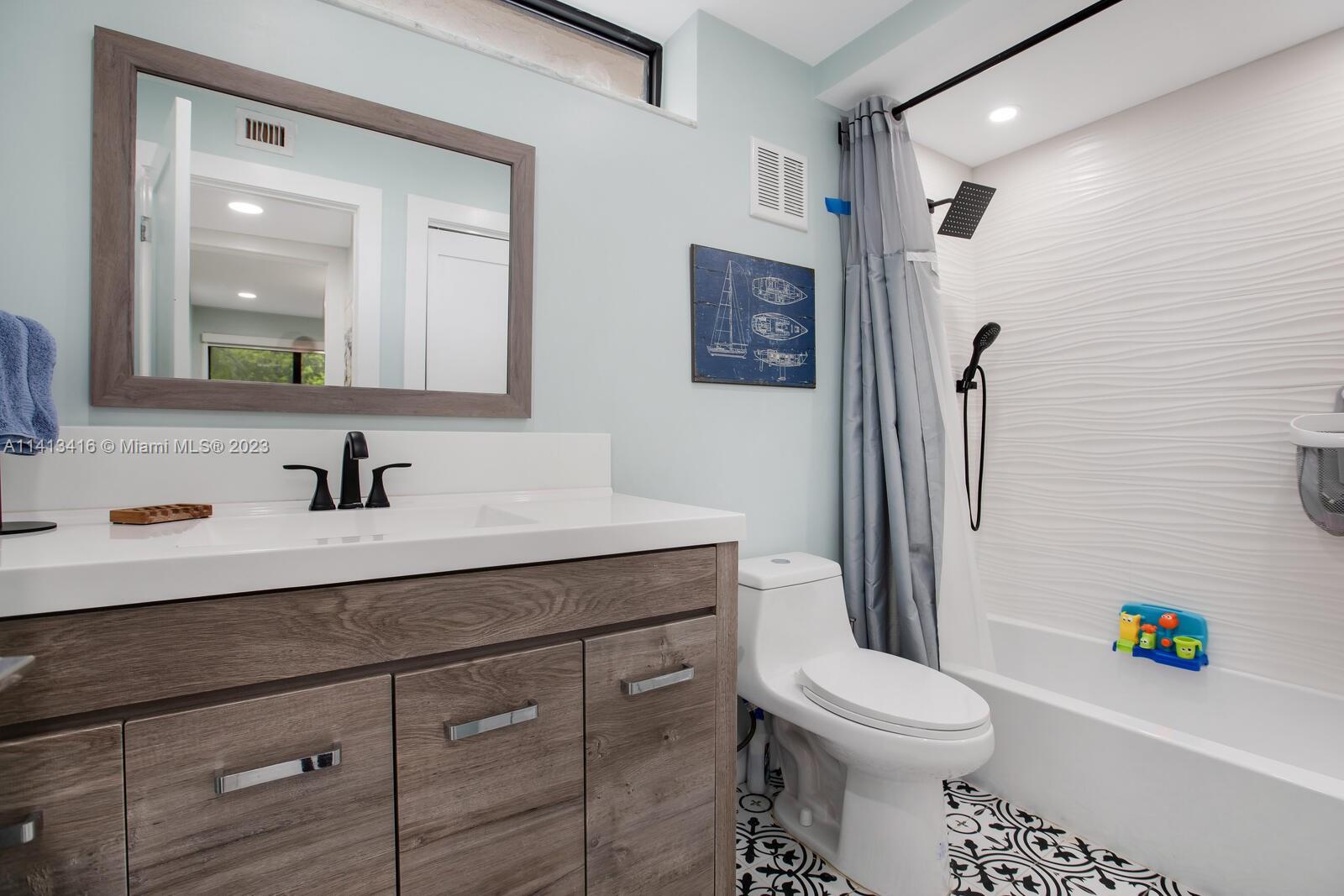 ROYAL HARBOUR YACHT CLUB - Residential