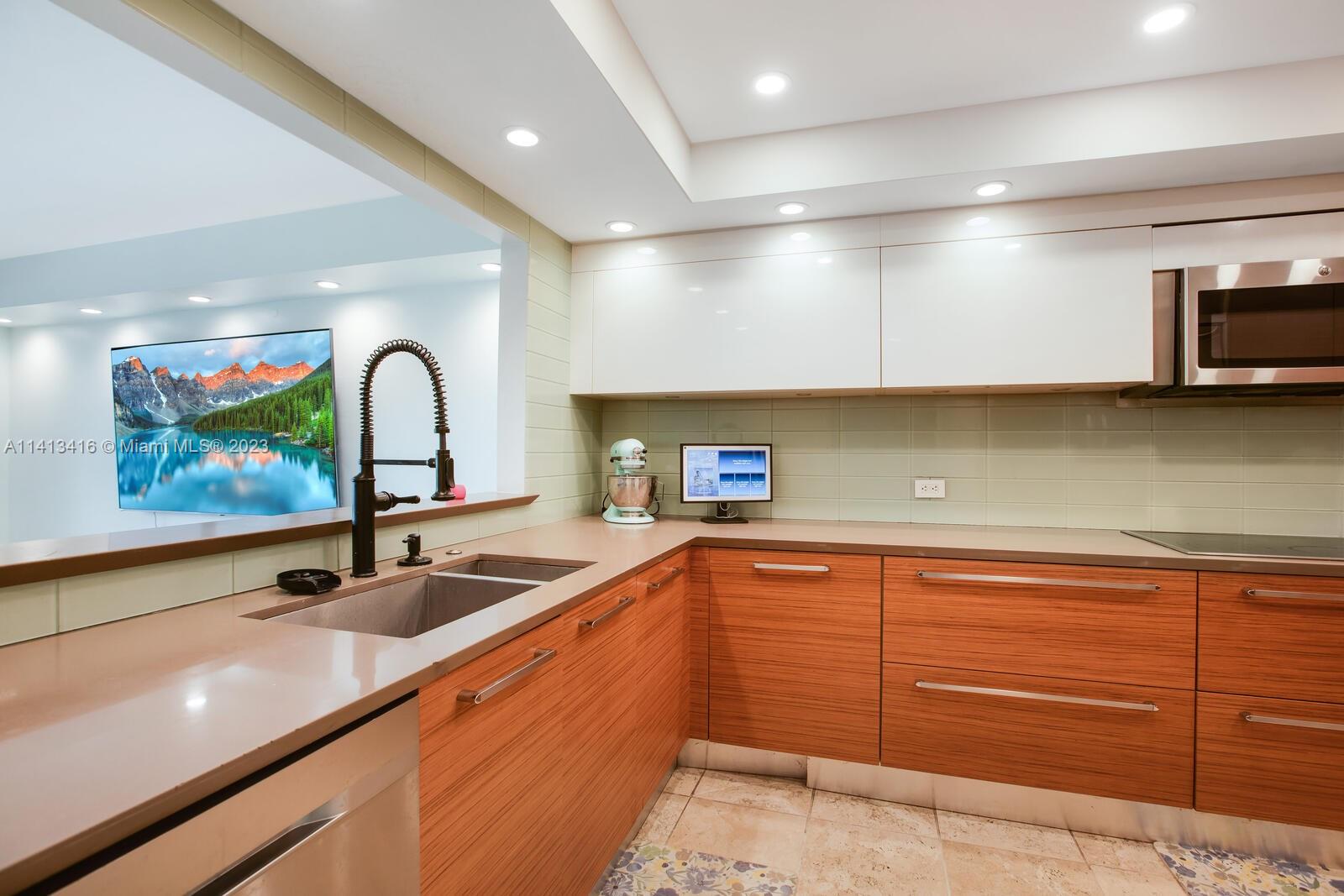 ROYAL HARBOUR YACHT CLUB - Residential
