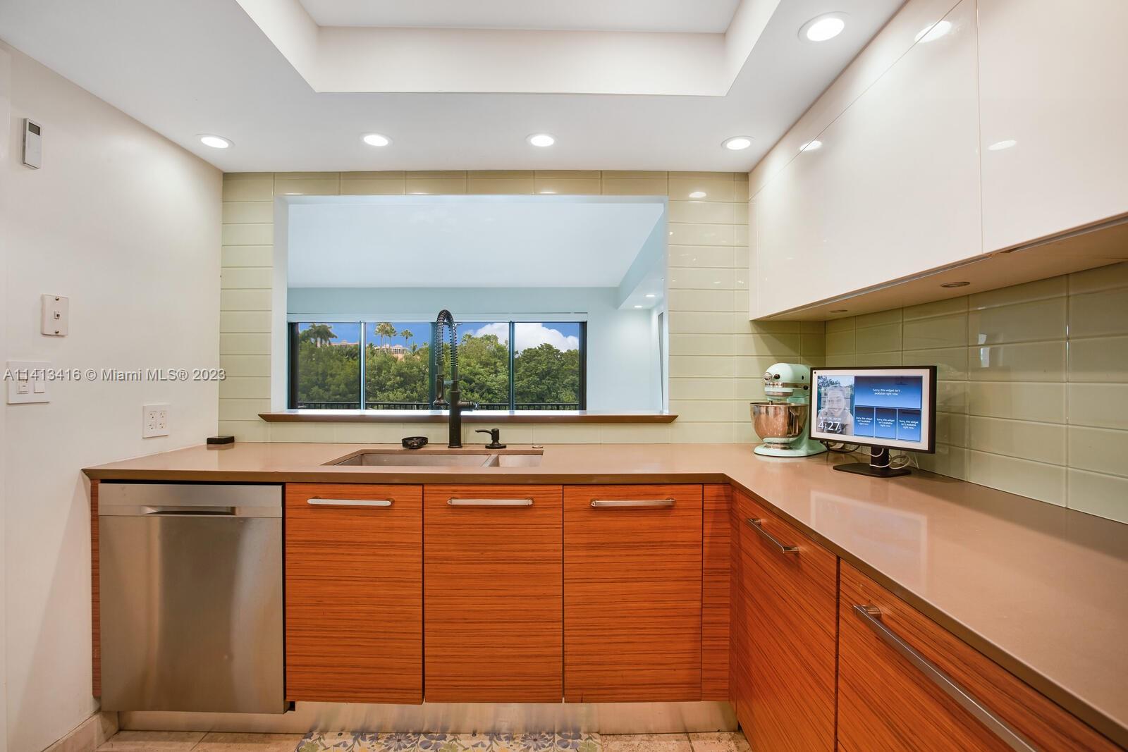 ROYAL HARBOUR YACHT CLUB - Residential