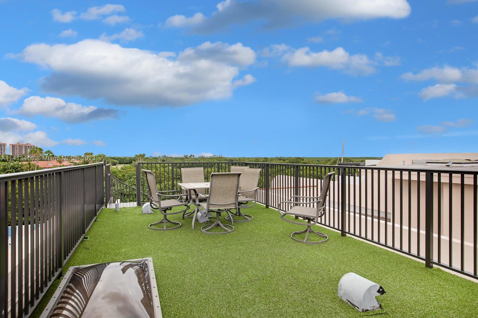 ROYAL HARBOUR YACHT CLUB - Residential