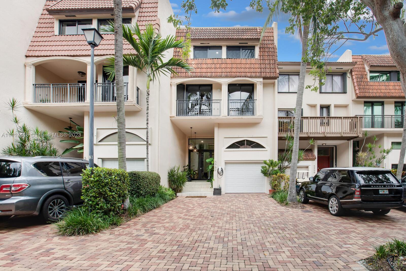 ROYAL HARBOUR YACHT CLUB - Residential