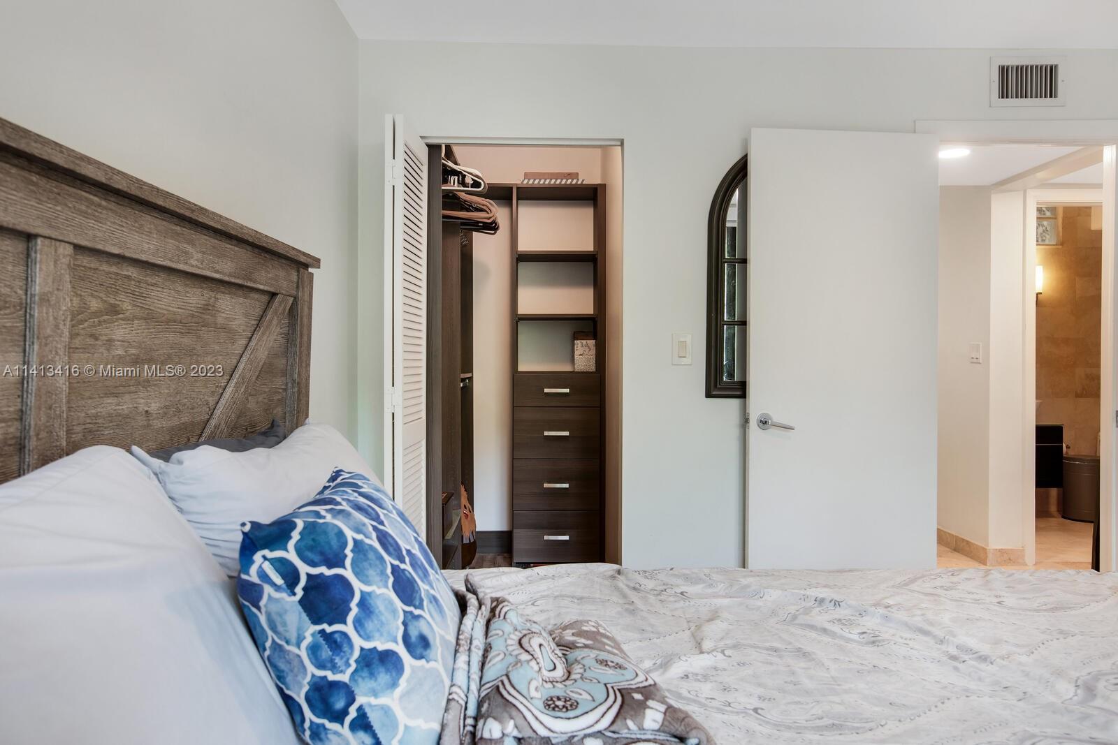 ROYAL HARBOUR YACHT CLUB - Residential