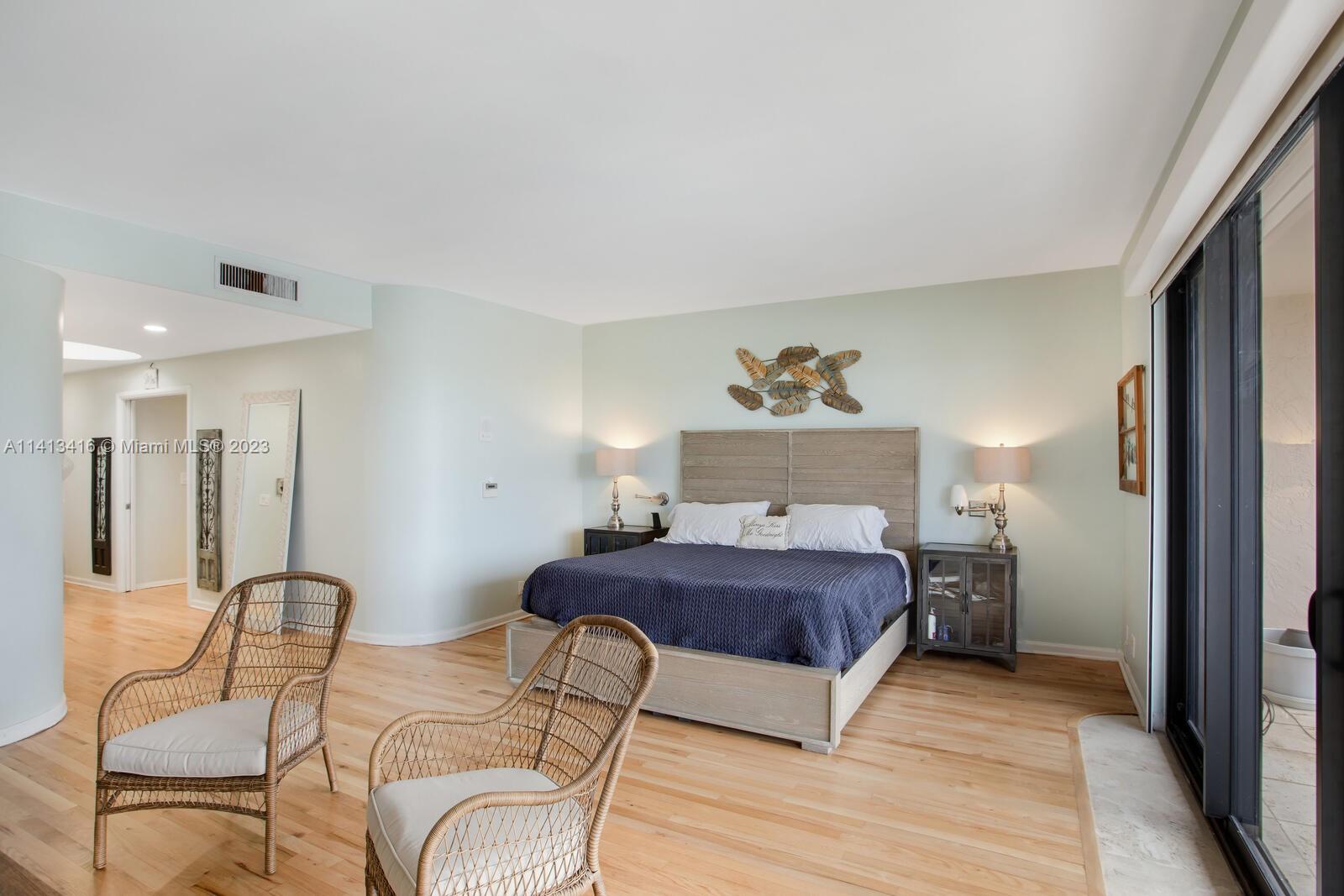 ROYAL HARBOUR YACHT CLUB - Residential