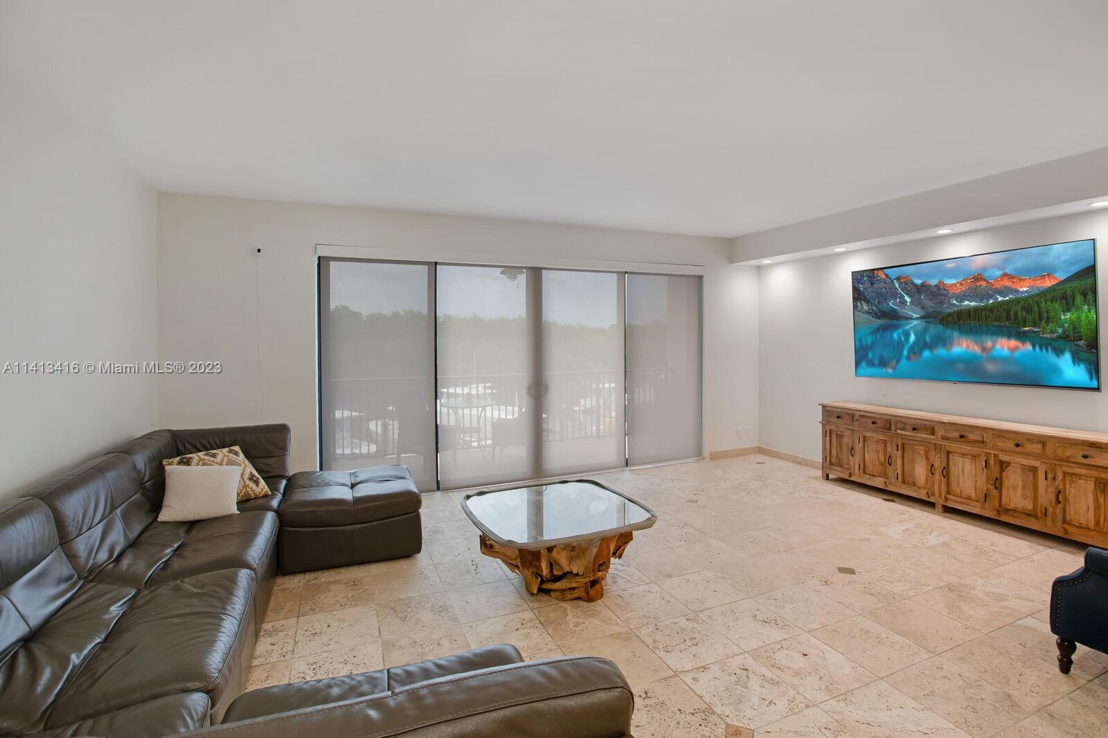 ROYAL HARBOUR YACHT CLUB - Residential