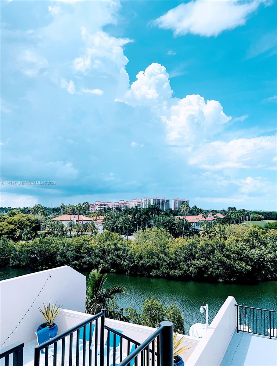ROYAL HARBOUR YACHT CLUB - Residential