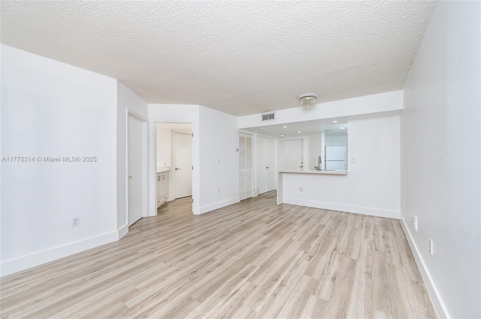 VERABELLA FALLS CONDO - Residential Lease