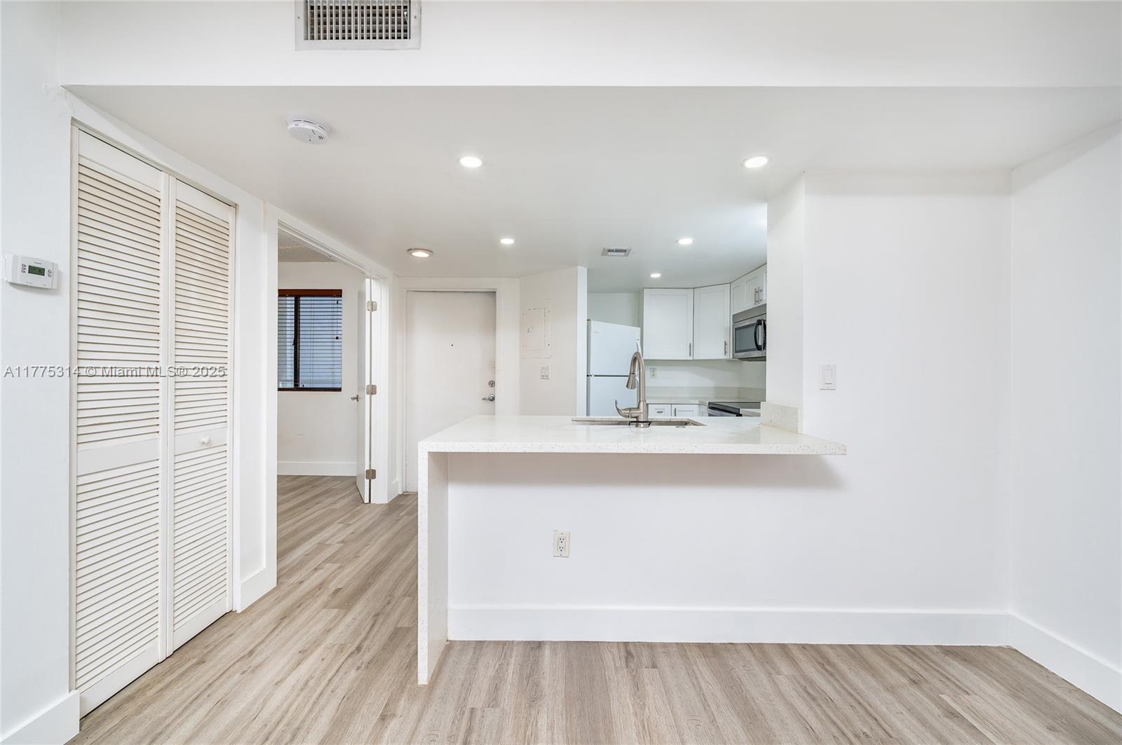 VERABELLA FALLS CONDO - Residential Lease
