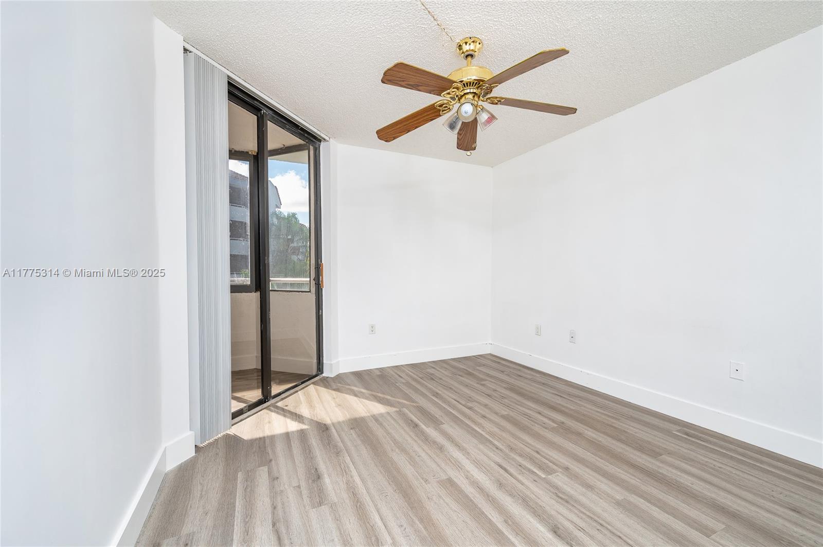 VERABELLA FALLS CONDO - Residential Lease