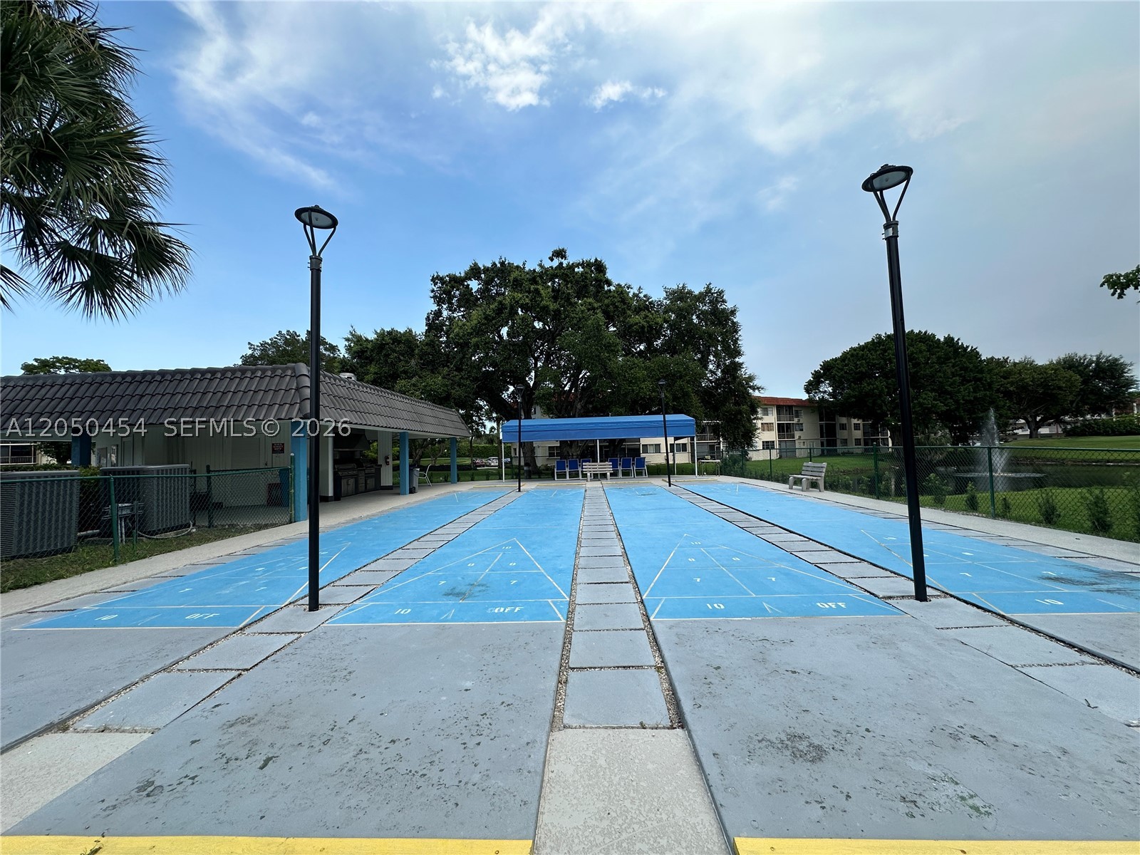 HOLLYBROOK GOLF AND - Residential