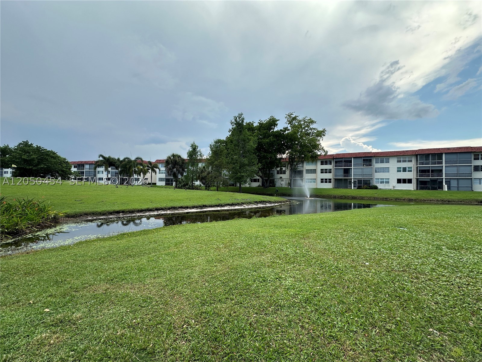 HOLLYBROOK GOLF AND - Residential