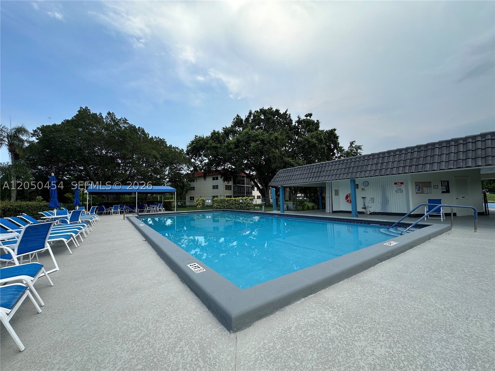HOLLYBROOK GOLF AND - Residential