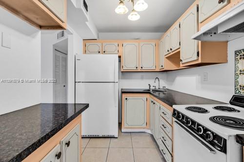 Sunrise Lakes 3 - Residential