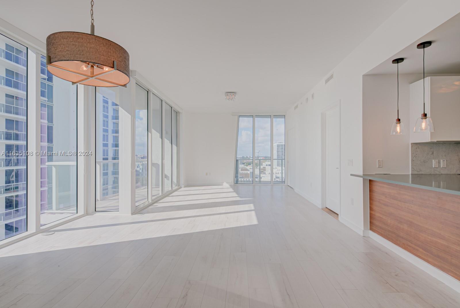 THE CRIMSON CONDO - Residential