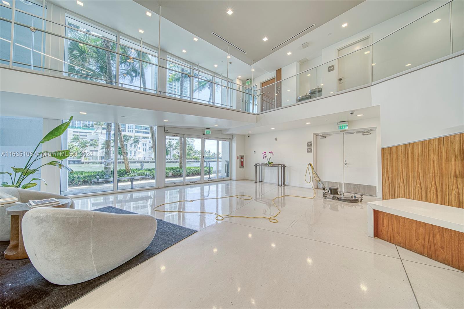 THE CRIMSON CONDO - Residential