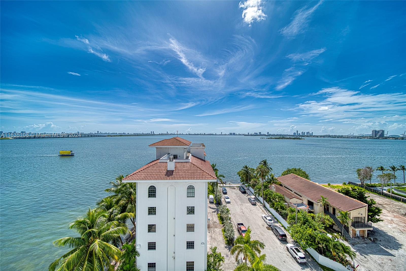 THE CRIMSON CONDO - Residential