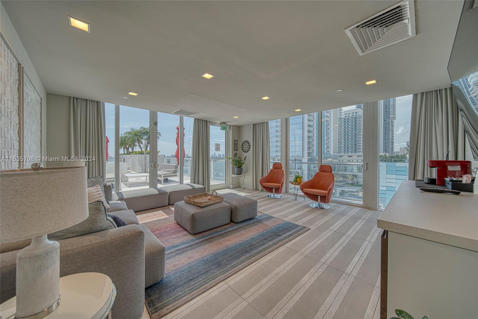 THE CRIMSON CONDO - Residential