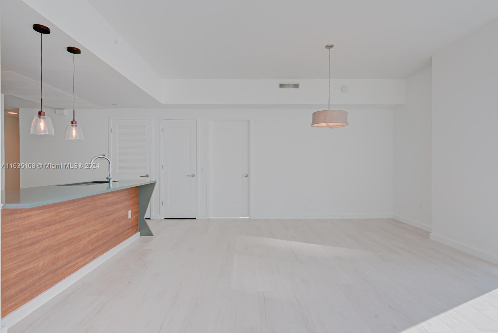 THE CRIMSON CONDO - Residential