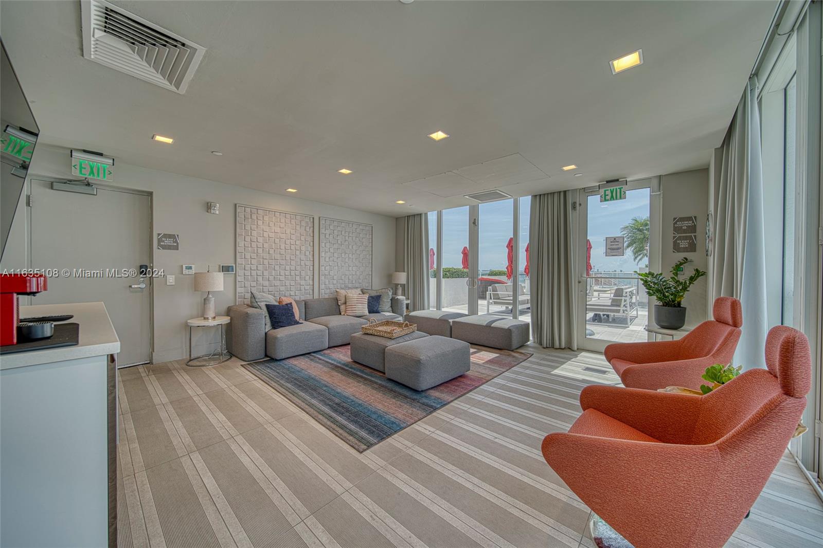 THE CRIMSON CONDO - Residential