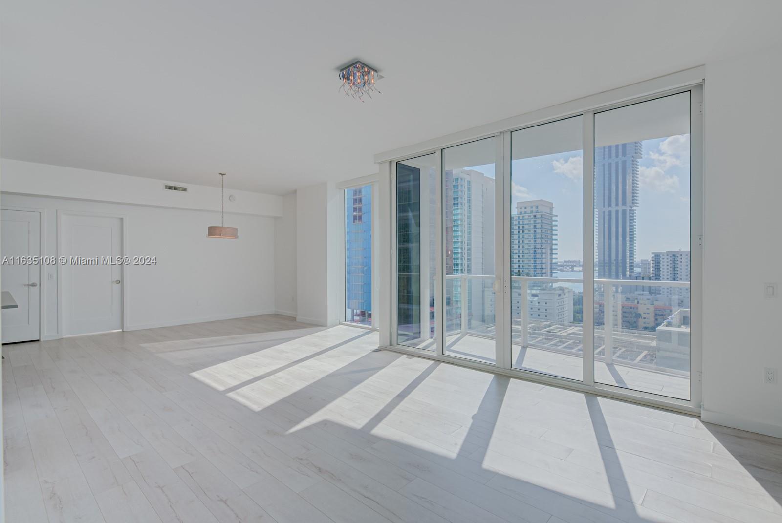 THE CRIMSON CONDO - Residential