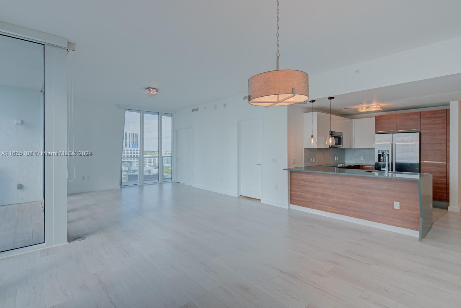 THE CRIMSON CONDO - Residential