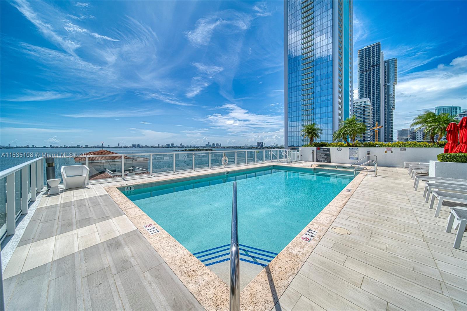 THE CRIMSON CONDO - Residential