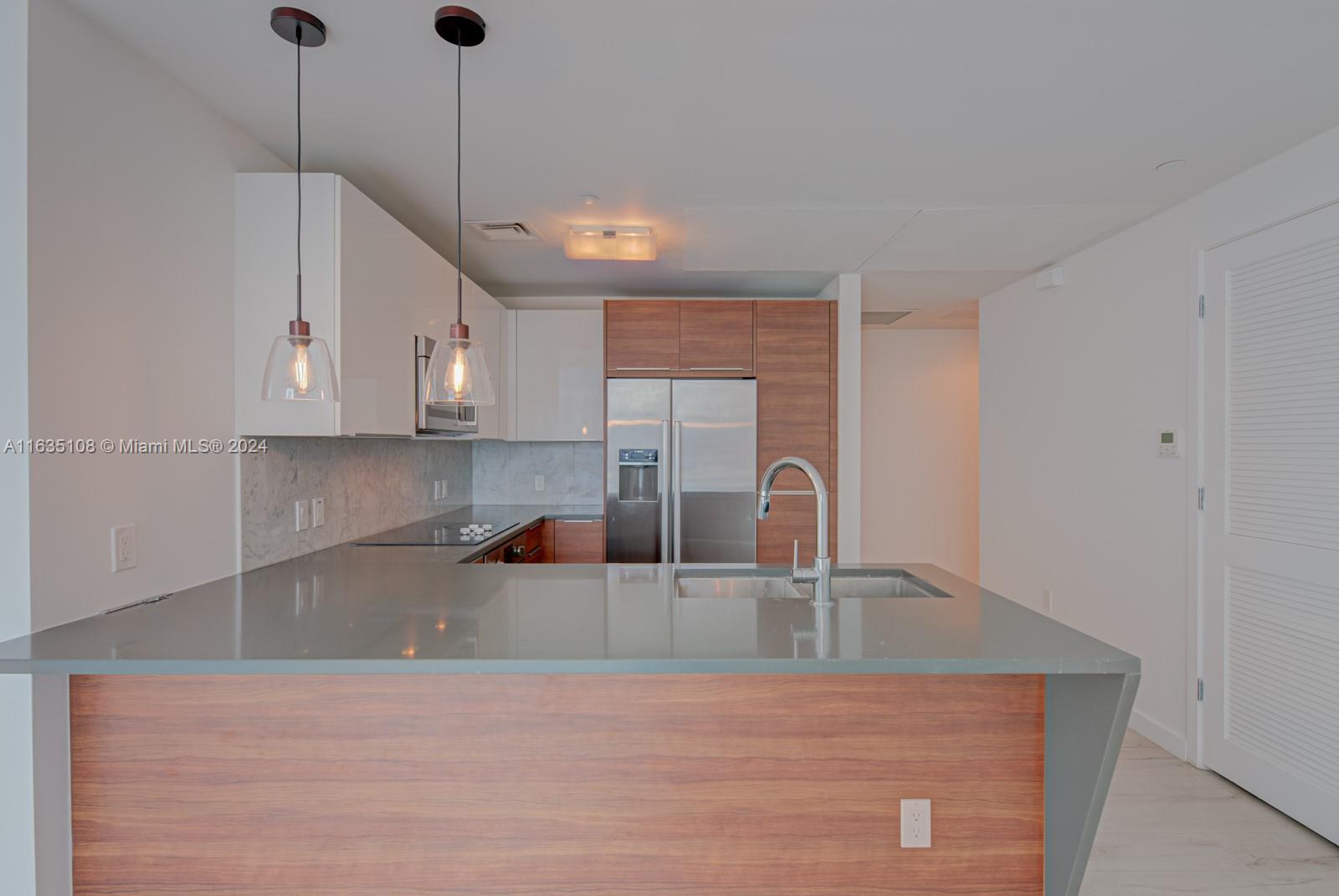 THE CRIMSON CONDO - Residential