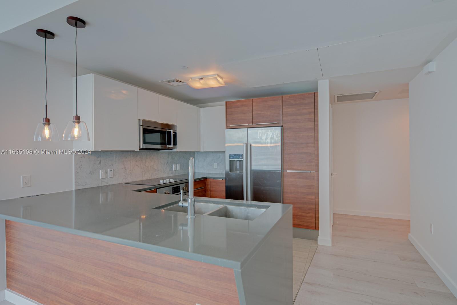 THE CRIMSON CONDO - Residential