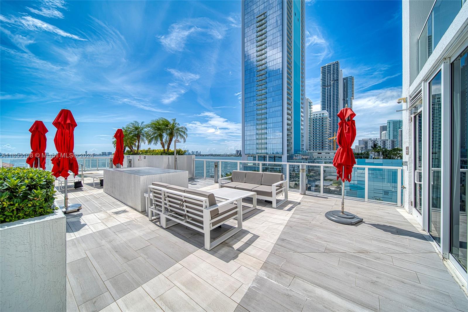 THE CRIMSON CONDO - Residential