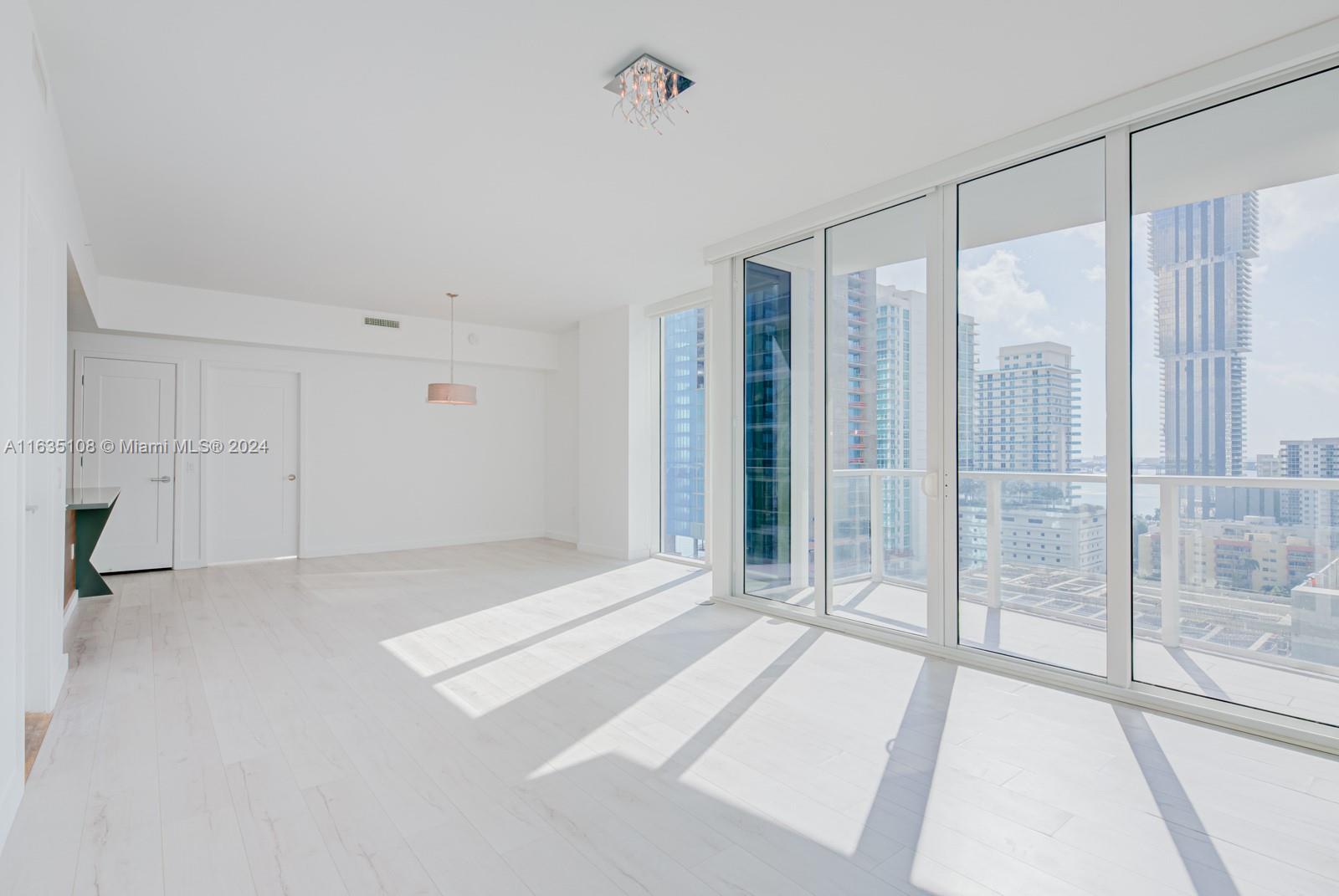 THE CRIMSON CONDO - Residential