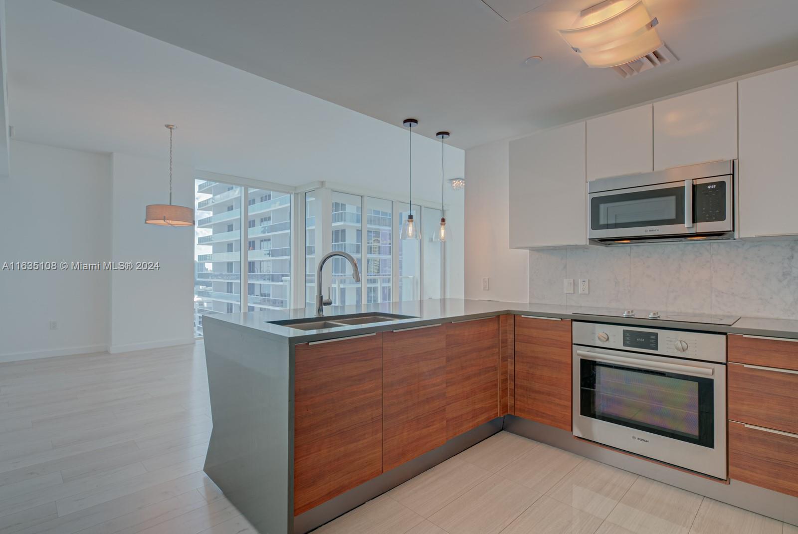 THE CRIMSON CONDO - Residential